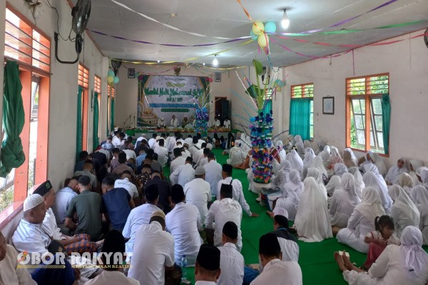 Bondowoso, Obor Rakyat – Dalam rangka memperingati Maulid Nabi Besar Muhammad SAW 1447 H, Perum Perhutani Kesatuan Pemangkuan Hutan (KPH) Bondowoso bersama Ikatan Istri Karyawan Perhutani (IIK-P) menggelar kegiatan religius yang berlangsung pada Kamis (11/9/2025).