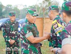 Panglima Divisi Infanteri 2 Kostrad Tinjau Latihan Terjun Statik dan Terjun Bebas di Pasuruan