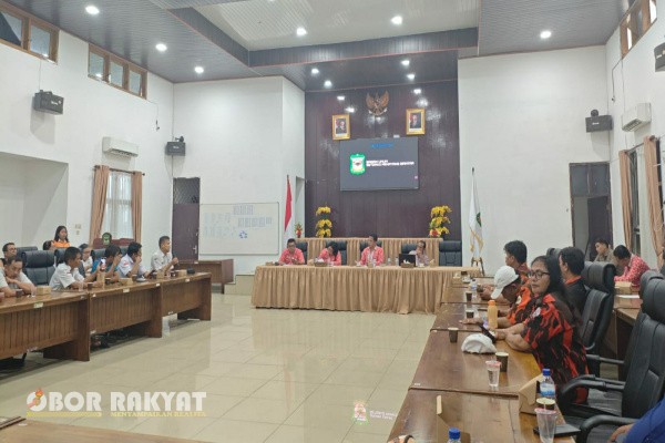 Pematangsiantar, Obor Rakyat – Pemerintah Kota (Pemkot) Pematangsiantar menggelar rapat koordinasi penting bersama para pedagang dan sejumlah Organisasi Perangkat Daerah (OPD) terkait tindak lanjut penanganan pasca kebakaran Gedung IV Pasar Horas.