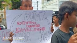 Puluhan Mahasiswa dan Orangtua Siswa Gelar Aksi Unjuk Rasa di Kejari Simalungun, Tuntut Penanganan Kasus Korupsi Pengadaan Seragam Sekolah