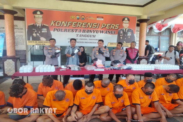 Banyuwangi, Obor Rakyat – Polresta Banyuwangi melalui Satuan Narkoba berhasil mengungkap 37 kasus narkoba dan mengamankan 43 tersangka dalam operasi Tumpas Semeru yang digelar sejak 30 Agustus hingga 10 September 2025.