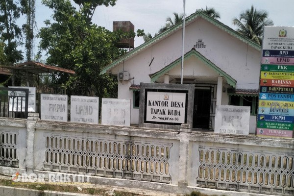 Langkat, Obor Rakyat – Keberadaan Kepala Desa (Kades) Tapak Kuda, Kecamatan Tanjung Pura, Kabupaten Langkat, Sumatera Utara, Salahudin, hingga kini masih menjadi misteri.