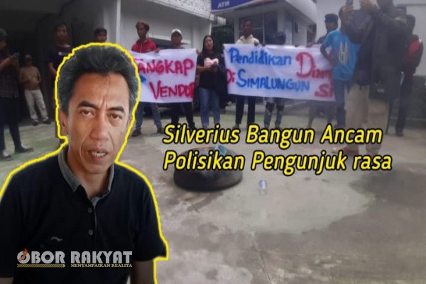 Simalungun, Obor Rakyat — Aksi unjuk rasa mahasiswa di depan Kantor Kejaksaan Negeri (Kejari) Kabupaten Simalungun pada Kamis (12/9/2025), berbuntut panjang. Dalam orasi tersebut, massa menuduh Silverius Bangun (SB) sebagai vendor pengadaan baju seragam untuk siswa SMP di Kabupaten Simalungun dengan harga Rp100 ribu hingga Rp200 ribu per potong.