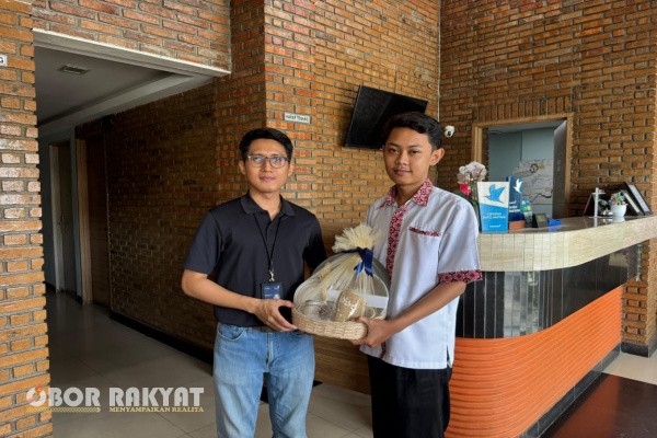 Medan, Obor Rakyat – Memperingati Hari Pelanggan Nasional 2025, Witel Sumut kembali melakukan kunjungan ke pelanggan setia layanan Indibiz Telkom.