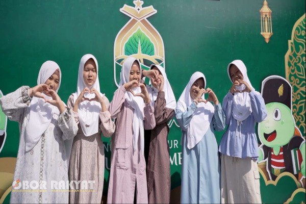 Jember, Obor Rakyat — Kabupaten Jember sukses mencetak prestasi gemilang dalam Musabaqah Tilawatil Qur’an (MTQ) XXXI Tingkat Provinsi Jawa Timur yang digelar di wilayahnya sendiri. Hingga Jumat siang, kontingen Jember berhasil mengumpulkan 5 medali emas, 3 medali perak, dan 3 wmedali perunggu, mengukuhkan posisi sebagai juara ketiga dengan total poin 97.