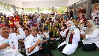 Ratusan Anak PAUD dan TK di Banyuwangi Ikuti Kampanye Makan Daging, Telur, dan Susu Bersama Bupati Ipuk