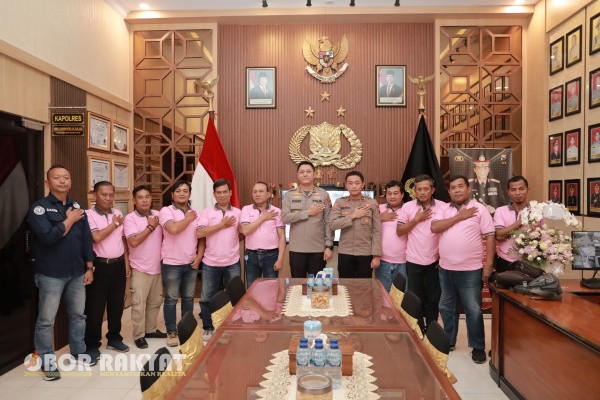 Jember, Obor Rakyat – Dewan Pimpinan Cabang Gabungan Wartawan Indonesia (DPC GWI) Jember resmi menjalin sinergi strategis dengan Dinas Komunikasi dan Informatika (Diskominfo) serta Kepolisian Resor (Polres) Jember. Audiensi yang berlangsung pada Kamis (25/9/2025) ini menjadi langkah awal GWI dalam mendukung kemajuan daerah melalui peran aktif insan pers.