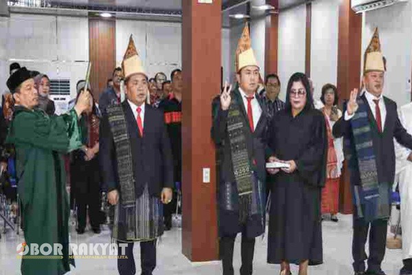 Pematangsiantar, Obor Rakyat – Pengadilan Tata Usaha Negara (PTUN) Medan mengabulkan gugatan yang diajukan oleh Syaiful Amin Lubis terkait pemberhentiannya sebagai Anggota Dewan Pengawas Perusahaan Umum Daerah Air Minum (PDAM) Tirta Uli Pematangsiantar. Putusan tersebut dibacakan dalam sidang pada Selasa, 23 September 2025.