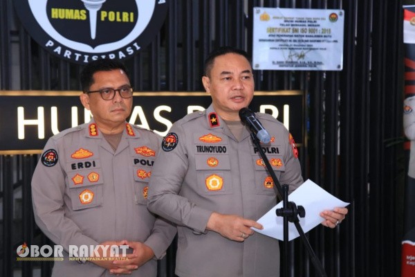 Jakarta, Obor Rakyat – Kepolisian Negara Republik Indonesia (Polri) kembali melakukan mutasi besar-besaran terhadap jajaran perwira tinggi (Pati) dan perwira menengah (Pamen). Sebanyak 60 personel resmi dimutasi berdasarkan dua Surat Telegram Kapolri bernomor ST/2134/IX/KEP./2025 tertanggal 19 September 2025 dan ST/2192/IX/KEP./2025 tertanggal 24 September 2025.