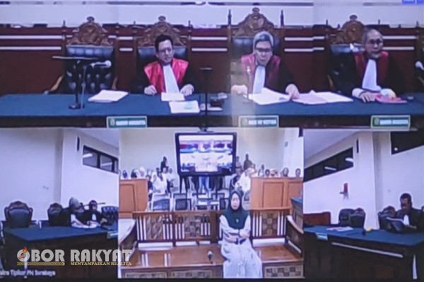 Sidoarjo, Obor Rakyat – Afifah Bashiro, seorang oknum pendamping Program Keluarga Harapan (PKH) di Kabupaten Bondowoso, resmi menjalani sidang atas dugaan tindak pidana korupsi dana bantuan sosial.