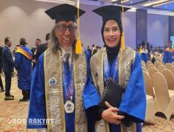 Kisah Inspiratif: Pasangan Suami Istri Raih Gelar Doktor Bersama di Unitomo Surabaya