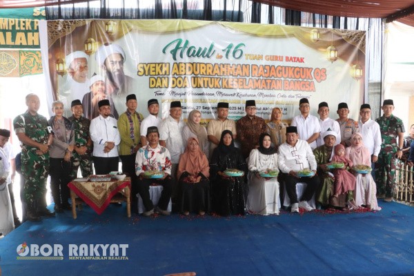 Simalungun, Obor Rakyat – Kepolisian Resort (Polres) Simalungun menunjukkan dukungan nyata terhadap kerukunan antarumat beragama melalui kehadiran langsung Kapolres Simalungun, AKBP Marganda Aritonang, S.H., S.I.K., M.M., dalam acara Haul Ke-16 Tuan Guru Batak Serambi Babussalam Simalungun yang dirangkai dengan "Doa Untuk Keselamatan Bangsa", Sabtu (27/9/2025).
