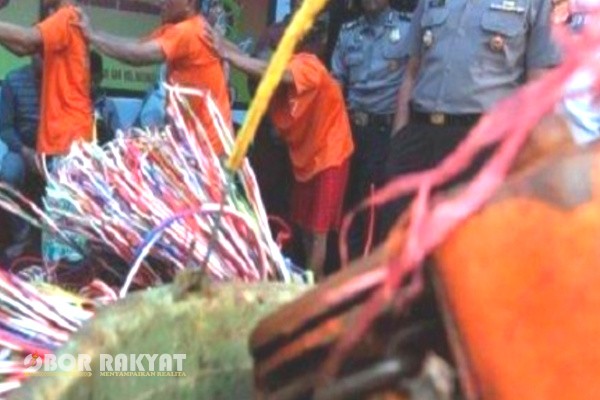 Bondowoso, Obor Rakyat – Kepolisian Resor (Polres) Bondowoso berhasil mengungkap dan menangkap tiga tersangka dalam kasus pencurian kabel bawah tanah milik PT Telkom Indonesia.