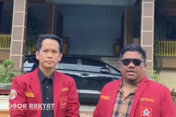 Simalungun, Obor Rakyat — Ketua Umum Dewan Pimpinan Pusat Himpunan Mahasiswa dan Pemuda Simalungun (DPP HIMAPSI), Dian Purba, menyampaikan pernyataan tegas terkait polemik pengakuan tanah adat di kawasan Sihaporas, Kecamatan Pematang Sidamanik, Kabupaten Simalungun, Sumatera Utara.