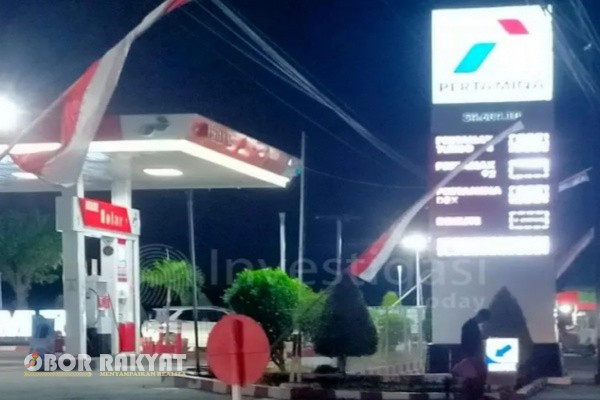 Banyuwangi, Obor Rakyat – Dugaan penyelewengan Bahan Bakar Minyak (BBM) bersubsidi kembali mencuat di Banyuwangi. SPBU Sukonatar, yang terletak di Kecamatan Srono, diduga kuat terlibat dalam praktik jual beli BBM subsidi secara ilegal dengan modus-modus yang semakin canggih dan terstruktur.