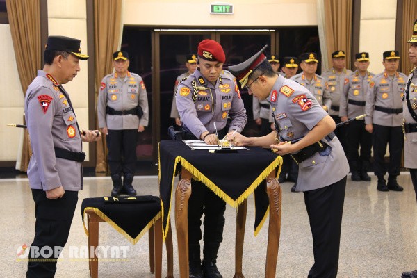 Jakarta, Obor Rakyat – Kapolri Jenderal Polisi Drs. Listyo Sigit Prabowo, M.Si., memimpin langsung upacara serah terima jabatan (sertijab) di Rupattama Mabes Polri, Selasa (30/9/2025).