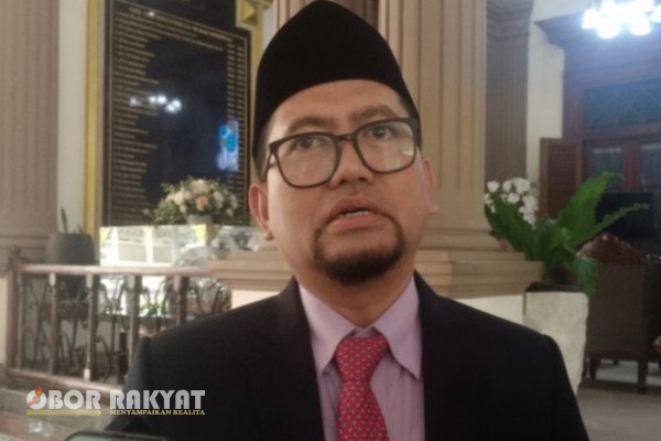 Bondowoso, Obor Rakyat – Rencana Pemerintah Kabupaten (Pemkab) Bondowoso untuk merenovasi jogging track di kawasan Alun-Alun Kota resmi ditunda. Keputusan ini diambil sebagai bentuk kebijakan strategis dalam merespons kondisi sosial dan kebutuhan pembangunan yang lebih mendasar.
