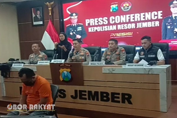 Jember, Obor Rakyat – Kasus penipuan berkedok ritual agama kembali mencuat, kali ini menimpa seorang ustadz sekaligus pengasuh pondok pesantren di Kabupaten Jember, Jawa Timur.