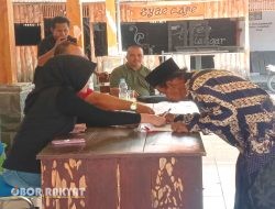 53 Guru Ngaji di Desa Lampeji Jember Terima Insentif, Program Gus Fawait Wujud Kepedulian Pemkab
