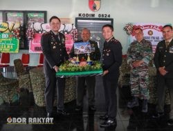 Polres Jember Berikan Kejutan dan Nasi Tumpeng di HUT ke-80 TNI, Tunjukkan Soliditas TNI-Polri