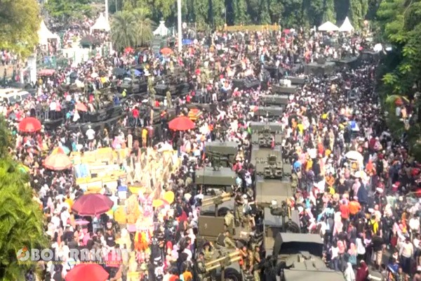 Jakarta, Obor Rakyat – Dalam rangka memperingati Hari Ulang Tahun (HUT) ke-80 Tentara Nasional Indonesia (TNI), Monumen Nasional (Monas), Jakarta, menjadi pusat berbagai kegiatan menarik yang terbuka untuk umum dan dapat dihadiri secara gratis oleh masyarakat luas.