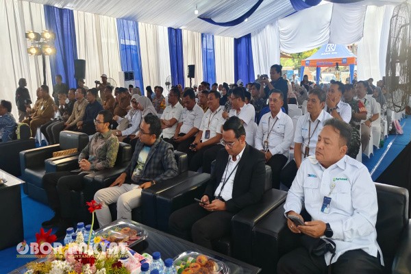 Bondowoso, Obor Rakyat – Perum Perhutani Kesatuan Pemangkuan Hutan (KPH) Bondowoso resmi melepas ekspor perdana kopi arabika lereng Gunung Argopuro ke Jeddah, Arab Saudi, pada Senin (6/10/2025).