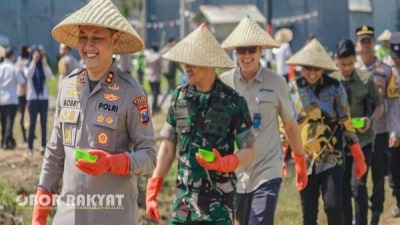 Polres Jember Tanam Jagung Serentak dan Serahkan 10 Ton Hasil Panen ke Bulog, Dukung Swasembada Pangan 2025
