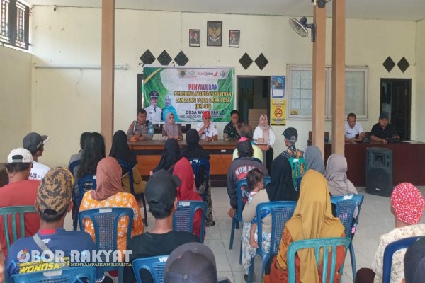 Situbondo, Obor Rakyat – Pemerintah Desa (Pemdes) Wonosari, Kecamatan Wonosari, Kabupaten Bondowoso, resmi menyalurkan Bantuan Langsung Tunai Dana Desa (BLT DD) Tahun Anggaran 2025 kepada warga yang berhak menerima.