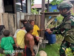 TNI Pererat Hubungan dengan Warga Perbatasan, Satgas Yonif 521/DY Gelar Anjansana di Kampung Benawa, Yalimo