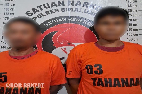 Simalungun, Obor Rakyat – Kepolisian Resor (Polres) Simalungun melalui Satuan Reserse Narkoba kembali menunjukkan komitmennya dalam memberantas peredaran gelap narkotika. Pada Rabu, 8 Oktober 2025, dua orang pria yang diduga kuat sebagai pengedar narkotika jenis sabu berhasil diamankan petugas, bersama barang bukti seberat total bruto 2,48 gram.