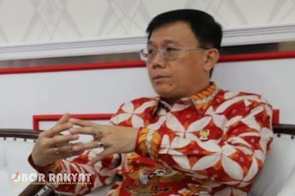 Medan, Obor Rakyat – Dukungan terhadap Hasyim SE untuk kembali menakhodai Dewan Pimpinan Cabang (DPC) Partai Demokrasi Indonesia Perjuangan (PDIP) Kota Medan periode 2025–2030 terus mengalir deras. Kali ini, suara dukungan datang dari Koalisi Masyarakat Bersatu Untuk Sumut (KAMBUS), yang merupakan gabungan berbagai elemen masyarakat seperti mahasiswa, pemuda, buruh, petani, nelayan, dan pelaku UMKM.