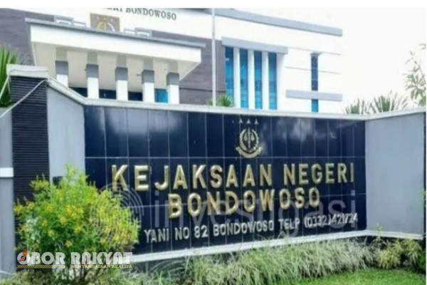 Bondowoso, Obor Rakyat – Kasus dugaan korupsi dana desa tahun anggaran 2024 yang menyeret Kepala Desa (Kades) Padasan, Kecamatan Pujer, Kabupaten Bondowoso, Faldy Arie Djordy, hingga kini belum menunjukkan titik terang.