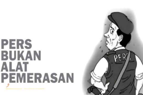 Lampung Tengah, Obor Rakyat – Seorang pria yang mengaku sebagai wartawan di Kabupaten Lampung Tengah dilaporkan ke Kejaksaan Negeri (Kejari) setempat atas dugaan pemerasan terhadap sejumlah Aparatur Sipil Negara (ASN). Jumlah uang yang diduga diperas mencapai miliaran rupiah, dengan modus kerja sama advertorial dan langganan publikasi.