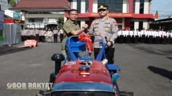 Dukung Swasembada Pangan 2025, Kapolres Jember Serahkan Hand Traktor kepada Dua Gapoktan