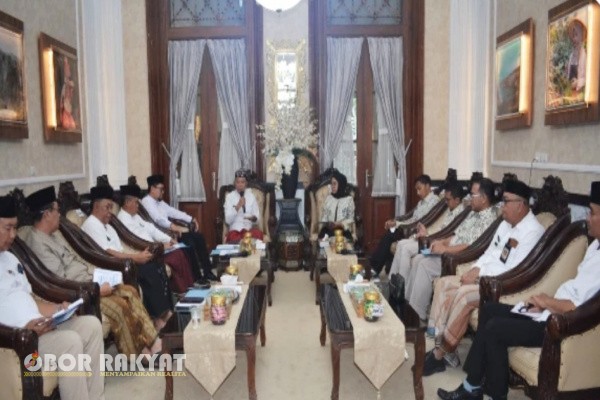 Bondowoso, Obor Rakyat — Pemerintah Kabupaten (Pemkab) Bondowoso menunjukkan komitmen serius dalam upaya penanggulangan Tuberkulosis (TBC) dengan menerima kunjungan tim Badan Pemeriksa Keuangan Republik Indonesia (BPK-RI) Perwakilan Provinsi Jawa Timur pada Senin (20/10/2025).