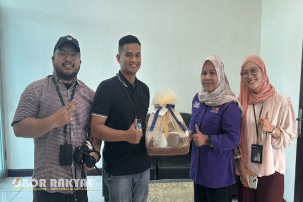 Medan, Obor Rakyat – Dalam rangka memperkuat hubungan kemitraan dan mendukung akselerasi transformasi digital di sektor logistik, Telkom Indonesia melalui Account Manager Witel Sumut, Rizki Akbar, melakukan kunjungan strategis ke PT Gotrans Logistics International, perusahaan ekspedisi terkemuka yang berbasis di Medan.