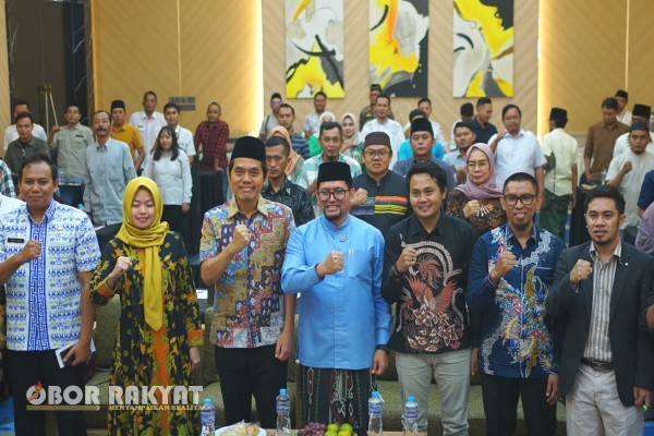 Bondowoso, Obor Rakyat – Dalam upaya memperkuat demokrasi yang transparan dan partisipatif, Badan Pengawas Pemilu (Bawaslu) Kabupaten Bondowoso menggelar forum strategis bertajuk “Pelayanan Informasi Hukum PPID dan JDIH untuk Meningkatkan Akses Informasi Hukum dan Publik secara Cepat, Akurat, dan Terpercaya”, Rabu (22/10/2025), bertempat di Ballroom Hotel Ijen View.