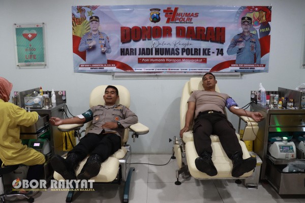 Jember, Obor Rakyat – Dalam rangka memperingati Hari Ulang Tahun (HUT) Humas Polri ke-74, Polres Jember Polda Jawa Timur menggelar aksi kemanusiaan berupa kegiatan donor darah yang dilaksanakan serentak secara nasional, Rabu (22/10/2025).