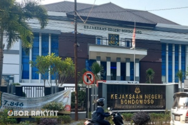 Bondowoso, Obor Rakyat – Kejaksaan Negeri (Kejari) Bondowoso resmi meningkatkan status penanganan kasus dugaan tindak pidana korupsi (Tipikor) dana hibah dari APBD Pemerintah Provinsi Jawa Timur untuk GP Ansor Kabupaten Bondowoso senilai Rp 1,3 miliar tahun anggaran 2024 ke tahap penyidikan.