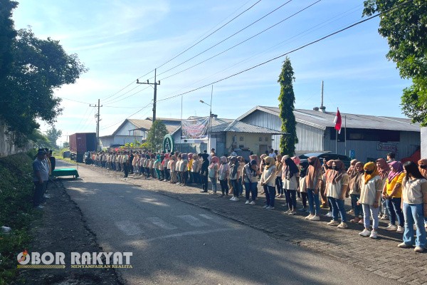 Bondowoso, Obor Rakyat – Polres Bondowoso yang diwakili oleh Wakapolres Bondowoso, Kompol I Gede Suartika, S.H., M.H., menghadiri kegiatan Apel Akbar Kebangsaan Buruh Indonesia yang digelar pada Kamis, 23 Oktober 2025, di CV. Anugerah Alam Abadi, Kabupaten Bondowoso.