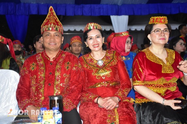 Poso, Obor Rakyat — Festival Danau Poso (FDP) 2025 resmi dibuka di Anjungan Festival Danau Poso, Kota Wisata Tentena, Kabupaten Poso, Sulawesi Tengah, Jumat (24/10/2025).