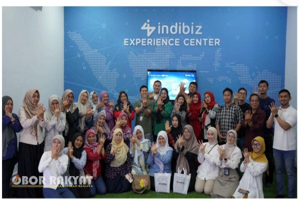 Medan, Obor Rakyat — Telkom Indonesia Regional 1 Sumatera sukses menggelar pelatihan BizCademy bertajuk “Belajar Buat Desain Produk yang Menjual di Canva untuk UMKM” di Indibiz Experience (Index) Medan, pads Jumat (25/10/2025), lalu.