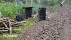 Warga Hentikan Proyek Pengaspalan di Desa Wonokusumo Bondowoso Diduga Tak Sesuai Spesifikasi