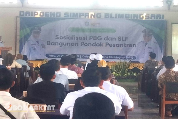 Banyuwangi, Obor Rakyat — Pemerintah Kabupaten (Pemkab) Banyuwangi melalui Dinas Pekerjaan Umum Cipta Karya, Perumahan, dan Permukiman (PU-CKPP) menggelar Sosialisasi Persetujuan Bangunan Gedung (PBG) dan Sertifikat Laik Fungsi (SLF) khusus bagi pondok pesantren se-Kabupaten Banyuwangi.