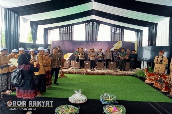Banyuwangi, Obor Rakyat — Tradisi tahunan Bubak Bumi kembali digelar di Dam K Stail, Desa Sidorejo, Kecamatan Purwoharjo, Kabupaten Banyuwangi, Kamis (30/10/2025).