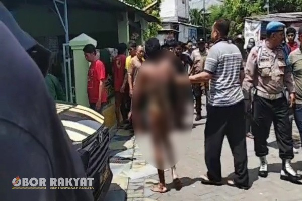 Surabaya, Obor Rakyat – Aksi pencurian motor di kawasan Jalan Jojoran III, Gubeng, Surabaya, berakhir tragis pada Kamis (30/10/2025). Seorang pelaku pencurian motor mengalami luka bakar serius setelah tubuhnya terbakar ketika hendak diamankan petugas. Saat ini pelaku masih menjalani perawatan intensif di Rumah Sakit Bhayangkara Polda Jatim.