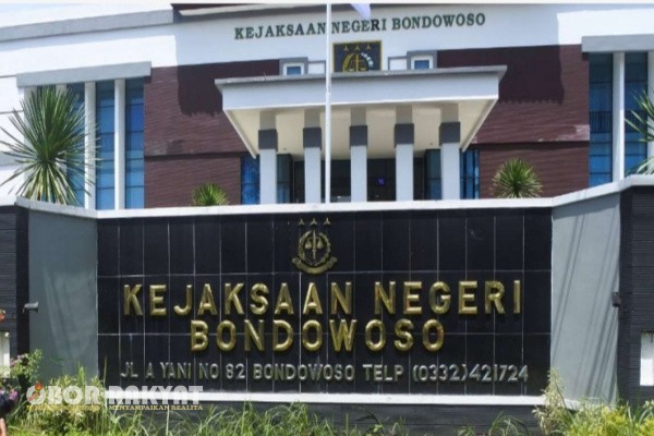 Bondowoso, Obor Rakyat — Penanganan kasus dugaan korupsi dana hibah Lembaga GP Ansor Kabupaten Bondowoso dari APBD Provinsi Jawa Timur Tahun Anggaran 2024 dinilai berjalan lambat. Hingga akhir Oktober 2025, Kejaksaan Negeri (Kejari) Bondowoso belum menetapkan tersangka lantaran masih menunggu hasil audit resmi terkait nilai pasti kerugian negara.