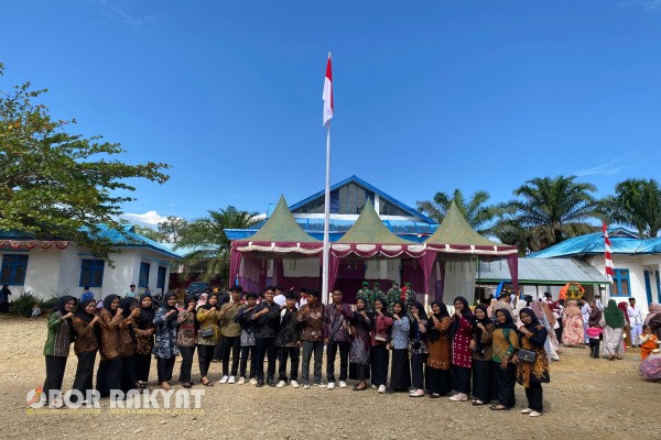 Madina, Obor Rakyat – Mahasiswa asal wilayah Pantai Barat Kabupaten Mandailing Natal yang tergabung dalam berbagai organisasi daerah mendesak Dewan Perwakilan Rakyat Daerah (DPRD) Madina segera membentuk Panitia Khusus (Pansus) untuk menyelidiki dugaan pelanggaran Hak Guna Usaha (HGU) dan kewajiban kebun plasma oleh sejumlah perusahaan perkebunan kelapa sawit di daerah tersebut.