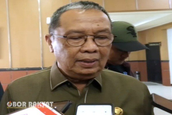Bondowoso, Obor Rakyat – Ketua DPRD Kabupaten Bondowoso, Achmad Dhafir, menegaskan pentingnya penataan ulang manajemen Perusahaan Daerah Air Minum (PDAM) sebagai langkah strategis untuk menyelesaikan berbagai persoalan internal yang selama ini muncul, termasuk perbedaan pandangan dalam pengelolaan perusahaan daerah tersebut.