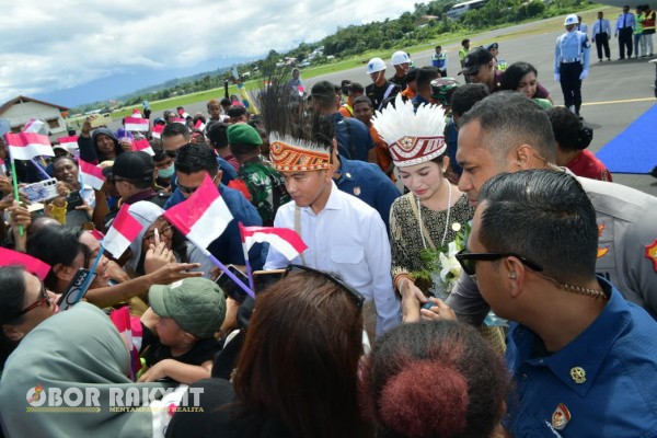 Manokwari, Obor Rakyat — Wakil Presiden (Wapres) Gibran Rakabuming bersama Ibu Selvi Ananda melakukan kunjungan kerja ke Manokwari, Papua Barat, Selasa (4/11/2025).